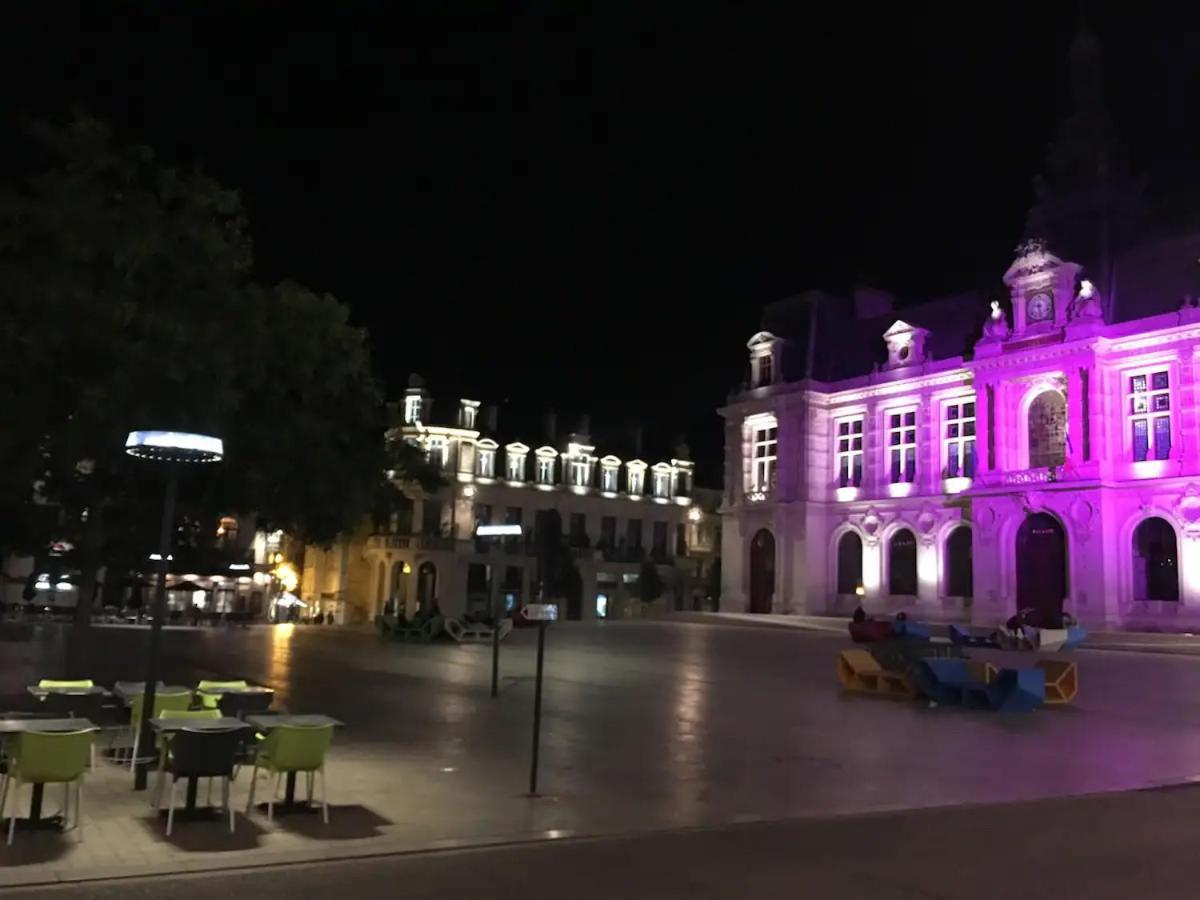 Le Square : Appartement Climatise En Centre Ville بواتييه المظهر الخارجي الصورة