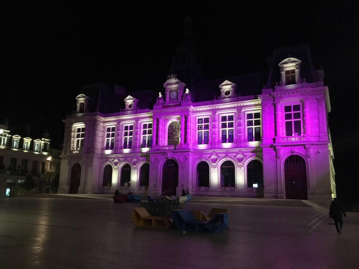 Le Square : Appartement Climatise En Centre Ville بواتييه المظهر الخارجي الصورة
